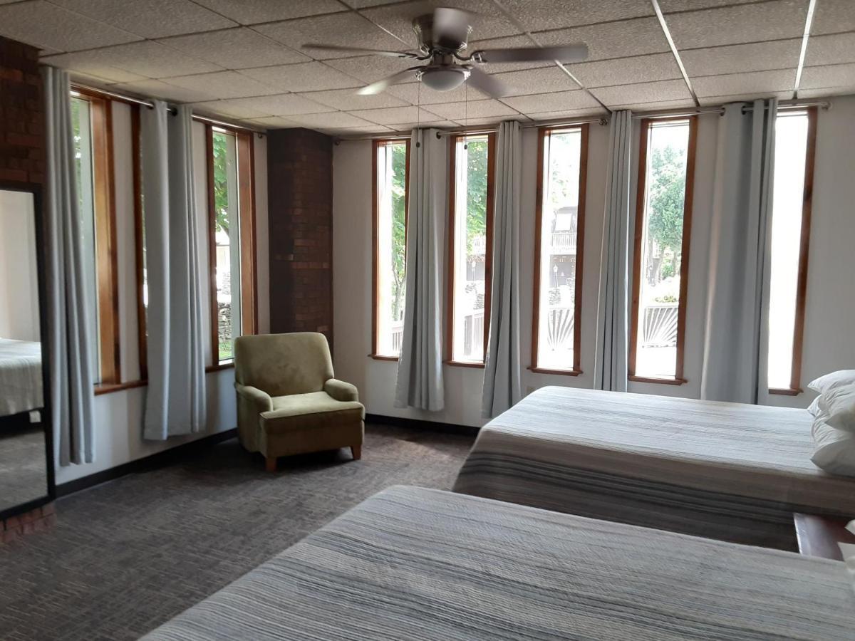 Mountain View Lodge Clifford Luaran gambar
